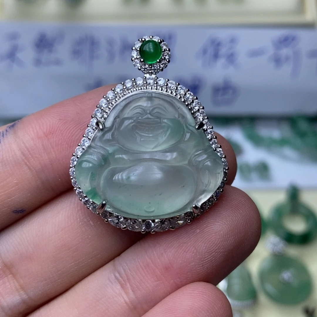 未镶嵌石英质玉（非洲翠）车挂