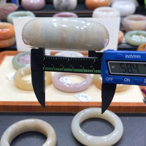 未镶嵌手镯石英质玉