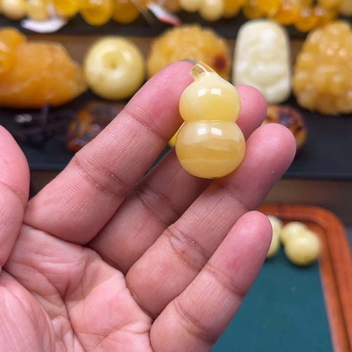 琥珀未镶嵌珠宝奇石M279号