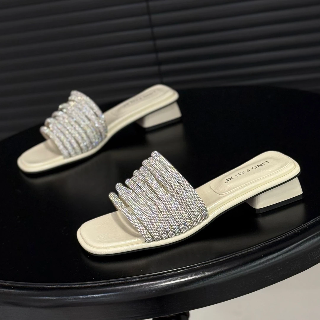 仙女风水钻一字带粗跟拖鞋女2025夏季新款时尚露趾配裙子露趾凉拖