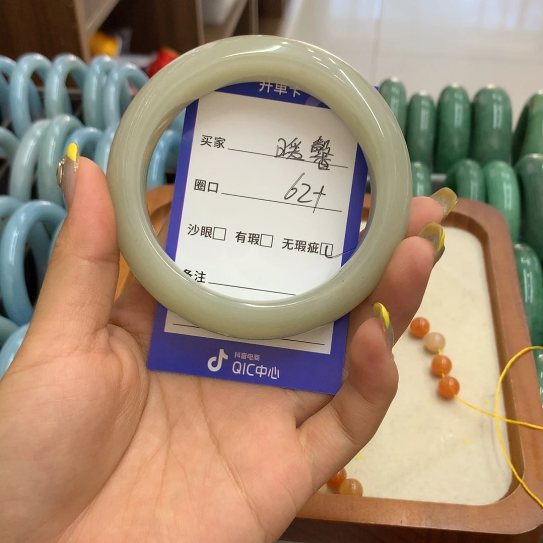 暖***馨石英质玉手镯未镶嵌