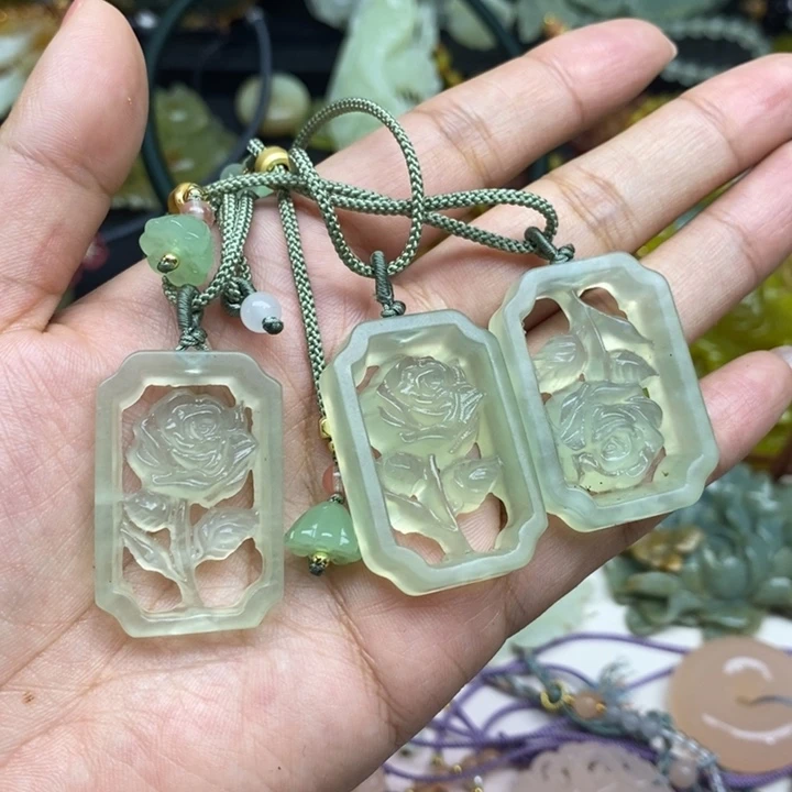 蛇纹石玉未镶嵌颈饰