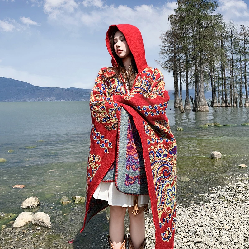 民族风披肩斗篷女外搭披风新疆旅游拍照穿搭保暖开衩巾百搭披风女