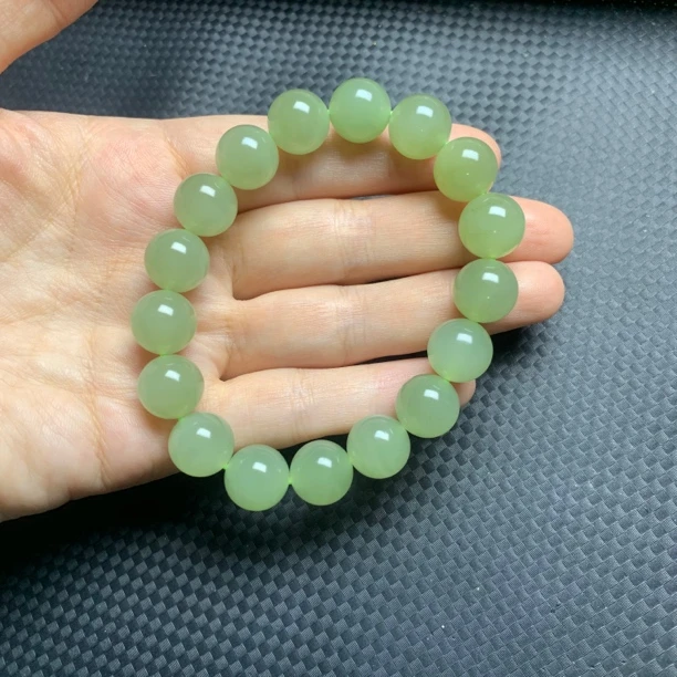 和田玉冰底湖水绿卡12珠经手串