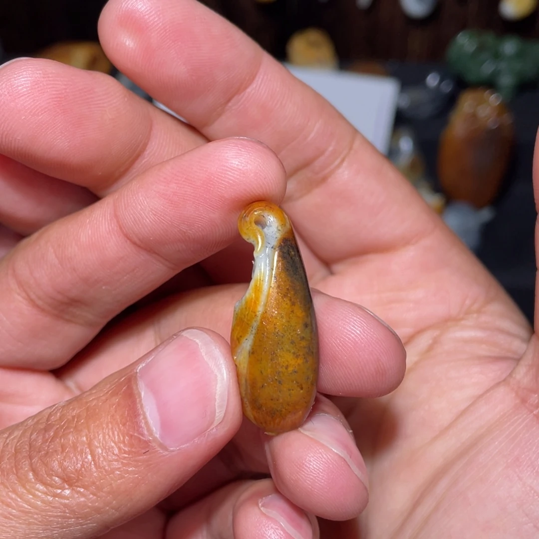 大***金和田玉未镶嵌车挂