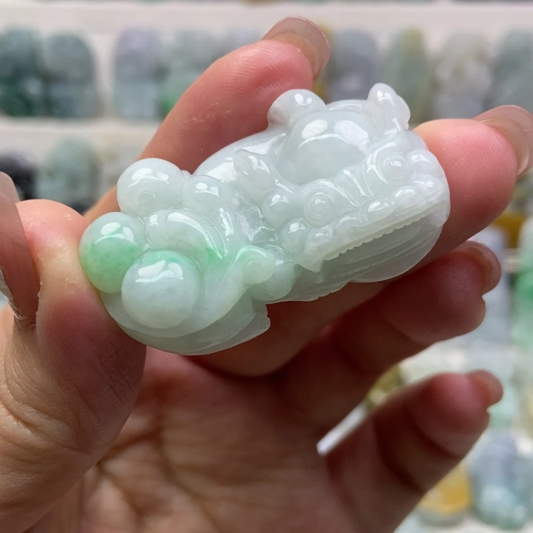 翡翠吊坠(赠链)未镶嵌