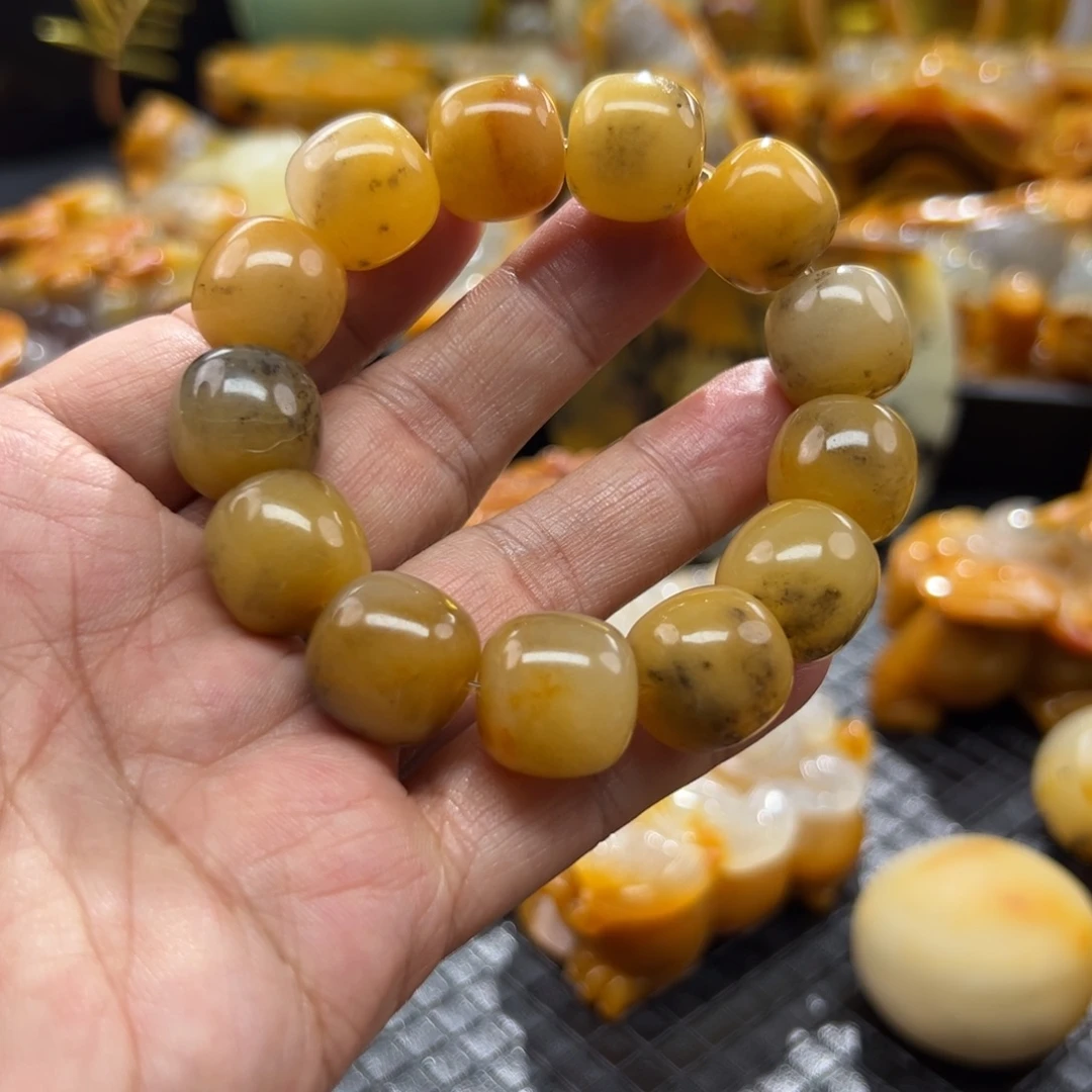 石英质玉未镶嵌颈饰