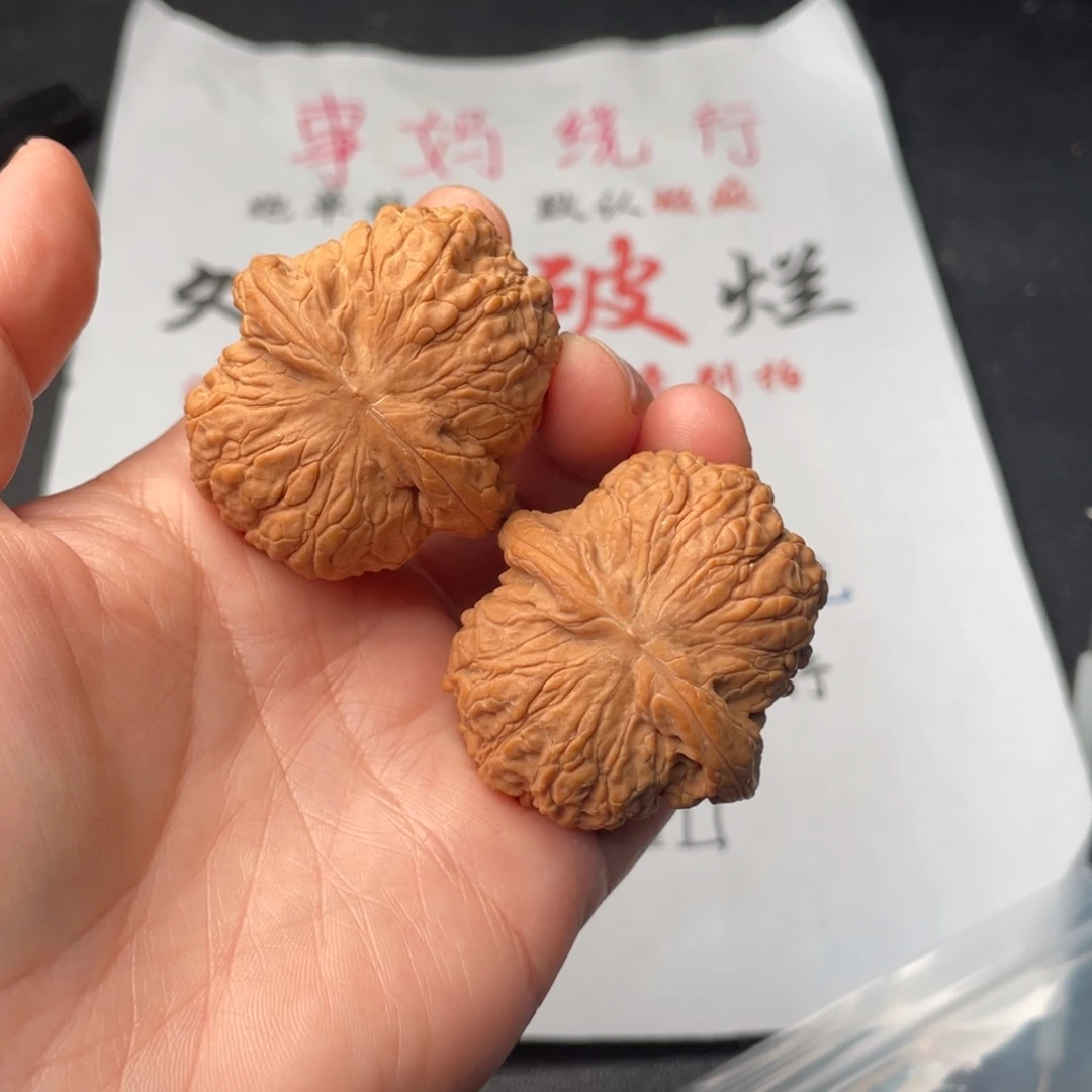 不***）文玩核桃把件221。40➕血麒麟