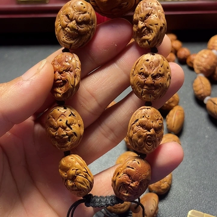 大桃核雕刻瑕疵恶僧