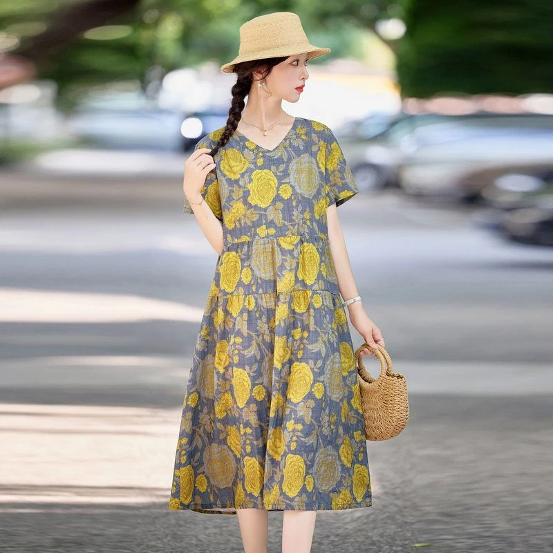 财阀千金连衣裙女2025夏新款夏季V领收腰显瘦洋气减龄时尚碎花裙