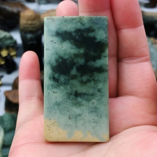 未镶嵌岫岩河磨玉（透闪石质玉）挂件