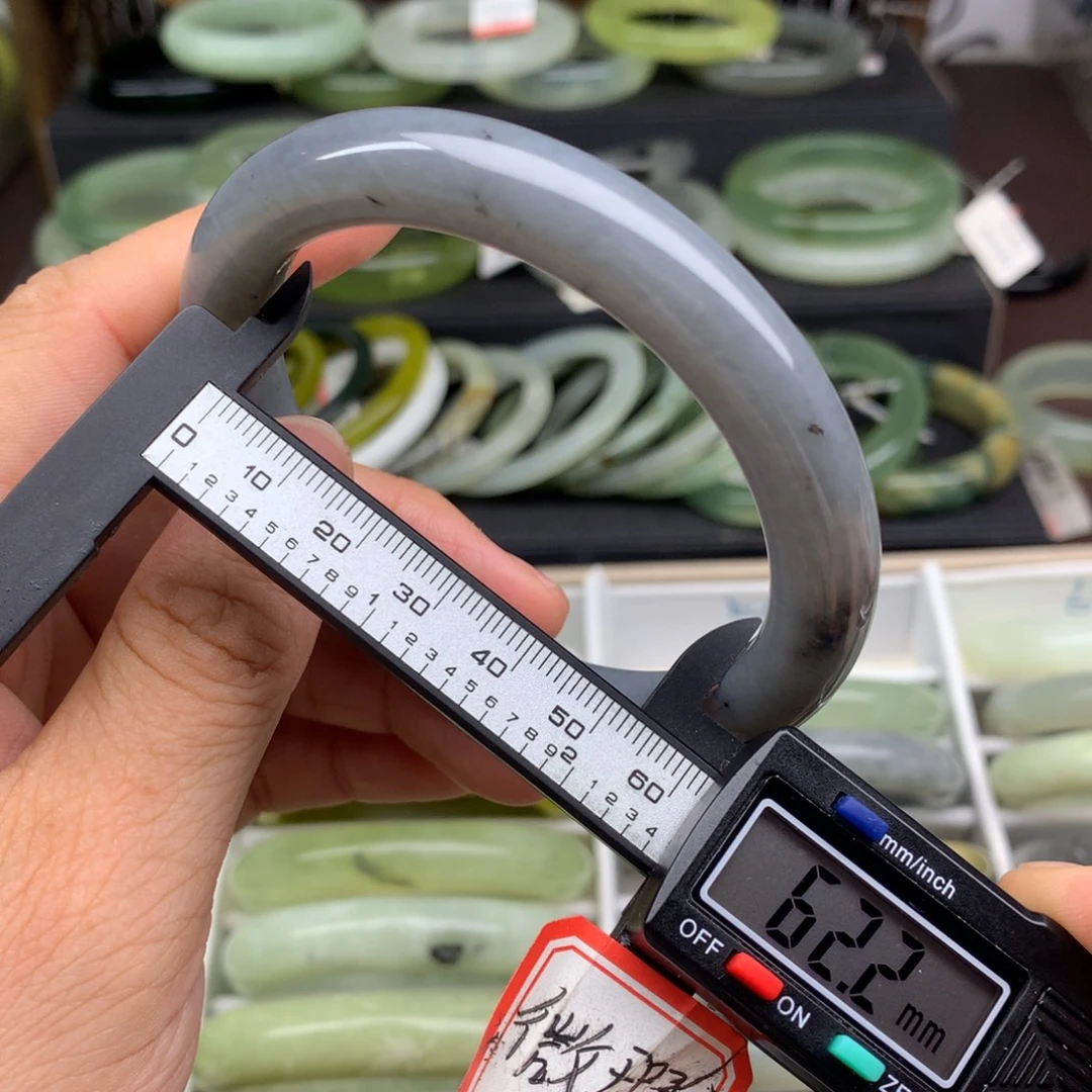 蛇纹石玉未镶嵌手镯590