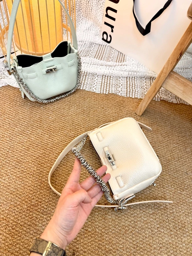 包包女款2025新款轻奢小众高级感通勤小包白色链条锁扣水桶3806