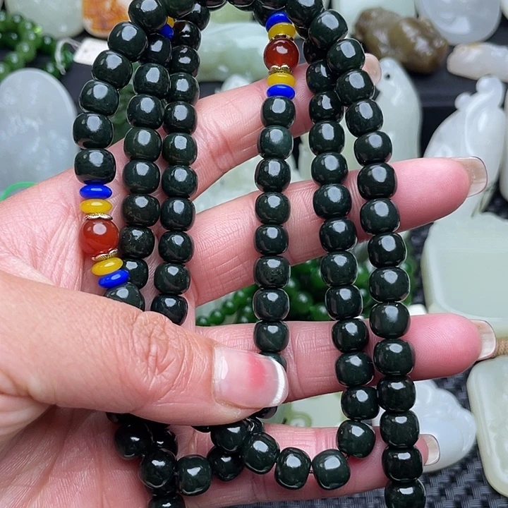 和田玉颈饰未镶嵌阿****！