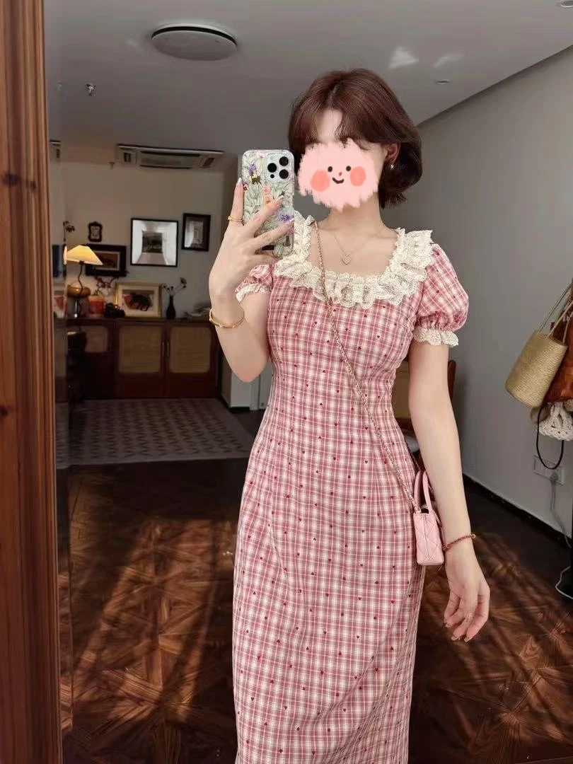 6042安妮日记-法式复古方领红格爱心碎花花边俏皮连衣裙