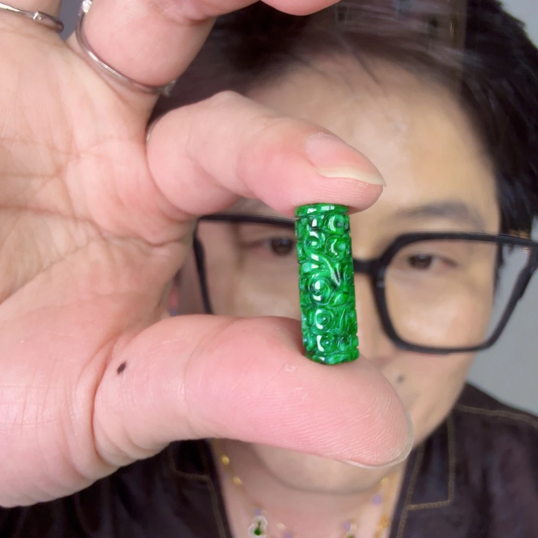 颈饰未镶嵌翡翠一件