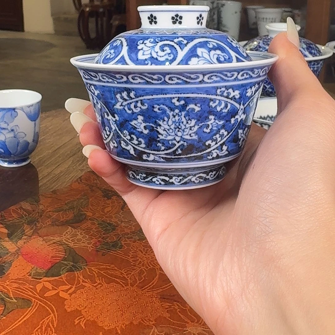 松风馆青花蓝地缠枝莲盖碗