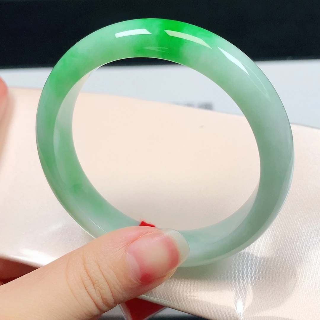 翡翠未镶嵌手镯1970