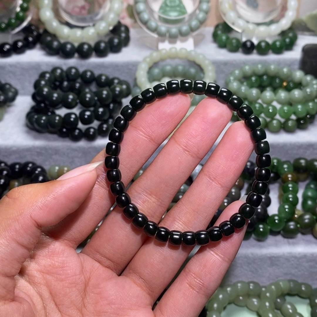 小***。和田玉未镶嵌手链