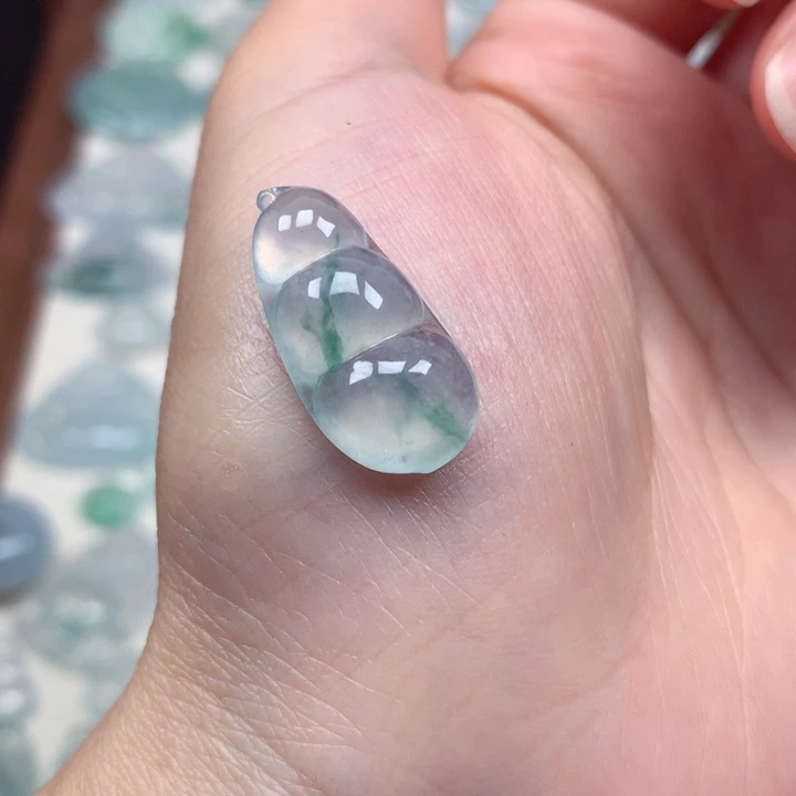 翡翠未镶嵌颈饰高冰飘花福豆