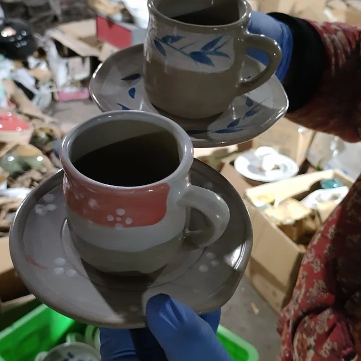 摆件盘子碗茶壶啥都有