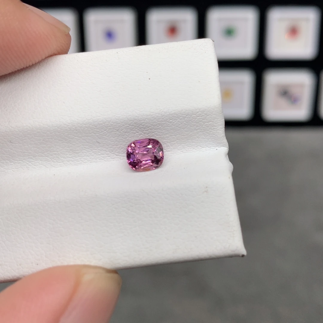 尖晶石裸石0.83克拉带证书