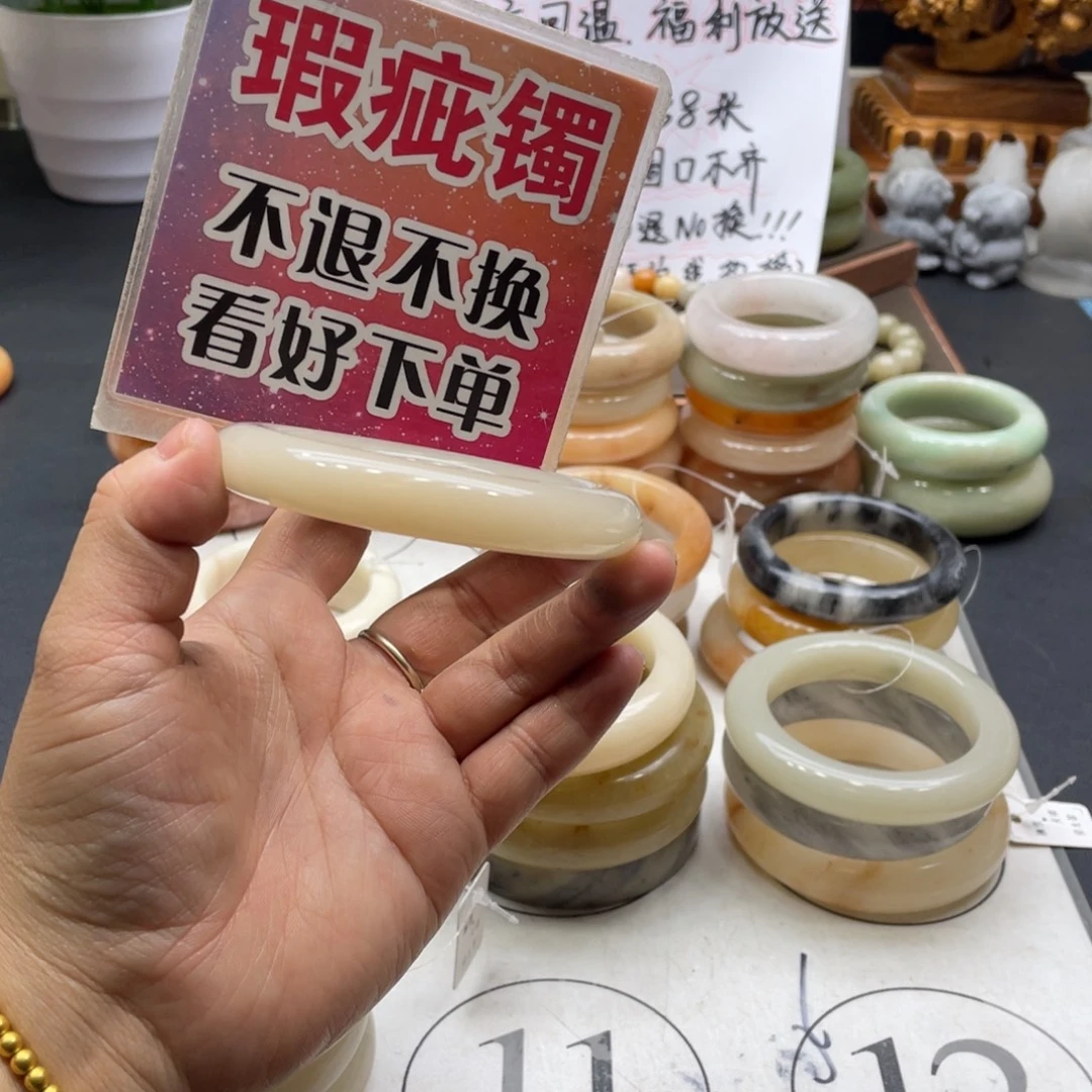 朦***胧石英岩玉未镶嵌手镯