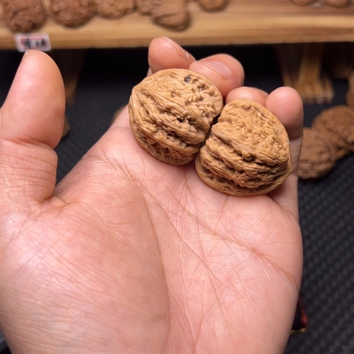 文玩核桃吊坠密纹