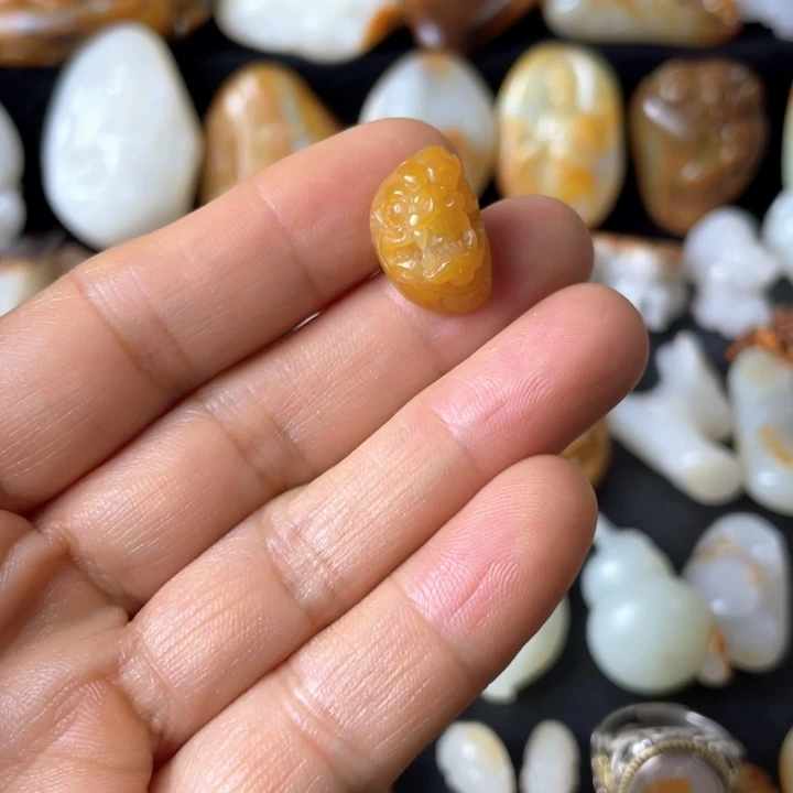 颈饰未镶嵌和田玉