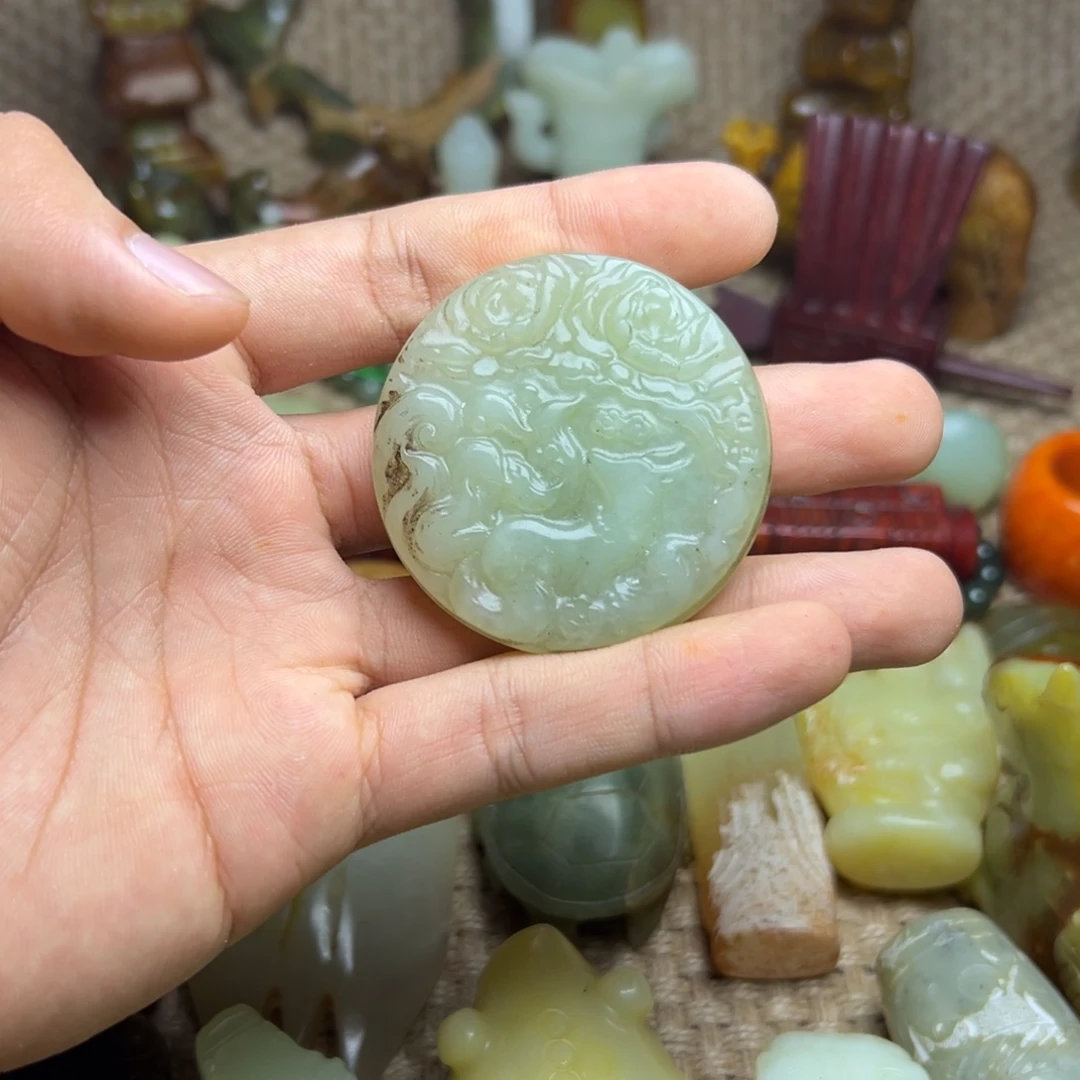 未镶嵌蛇纹石玉颈饰