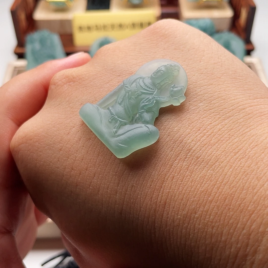 Ｓ***o定制翡翠银S925镶嵌自在观音