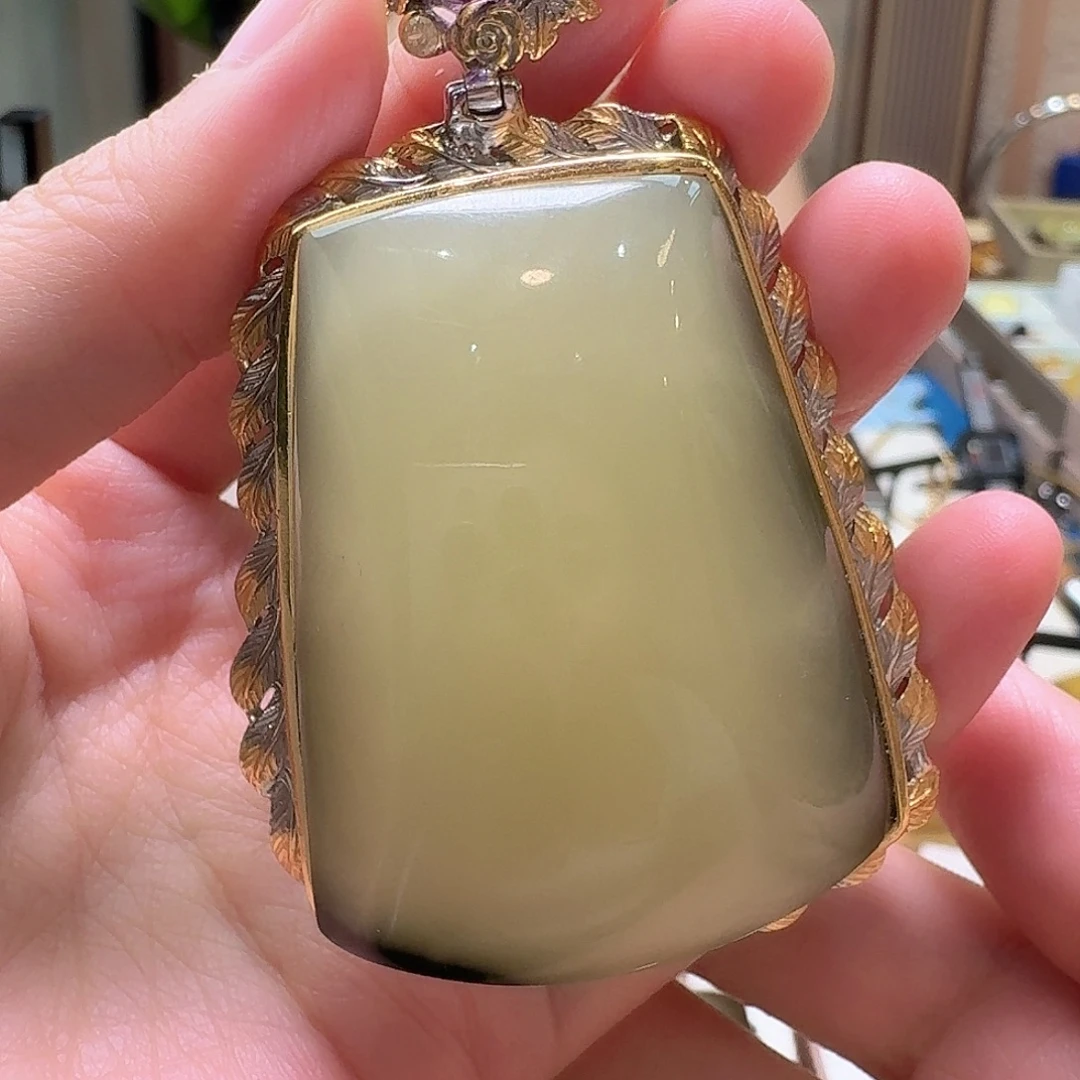 琥珀未镶嵌颈饰吊坠
