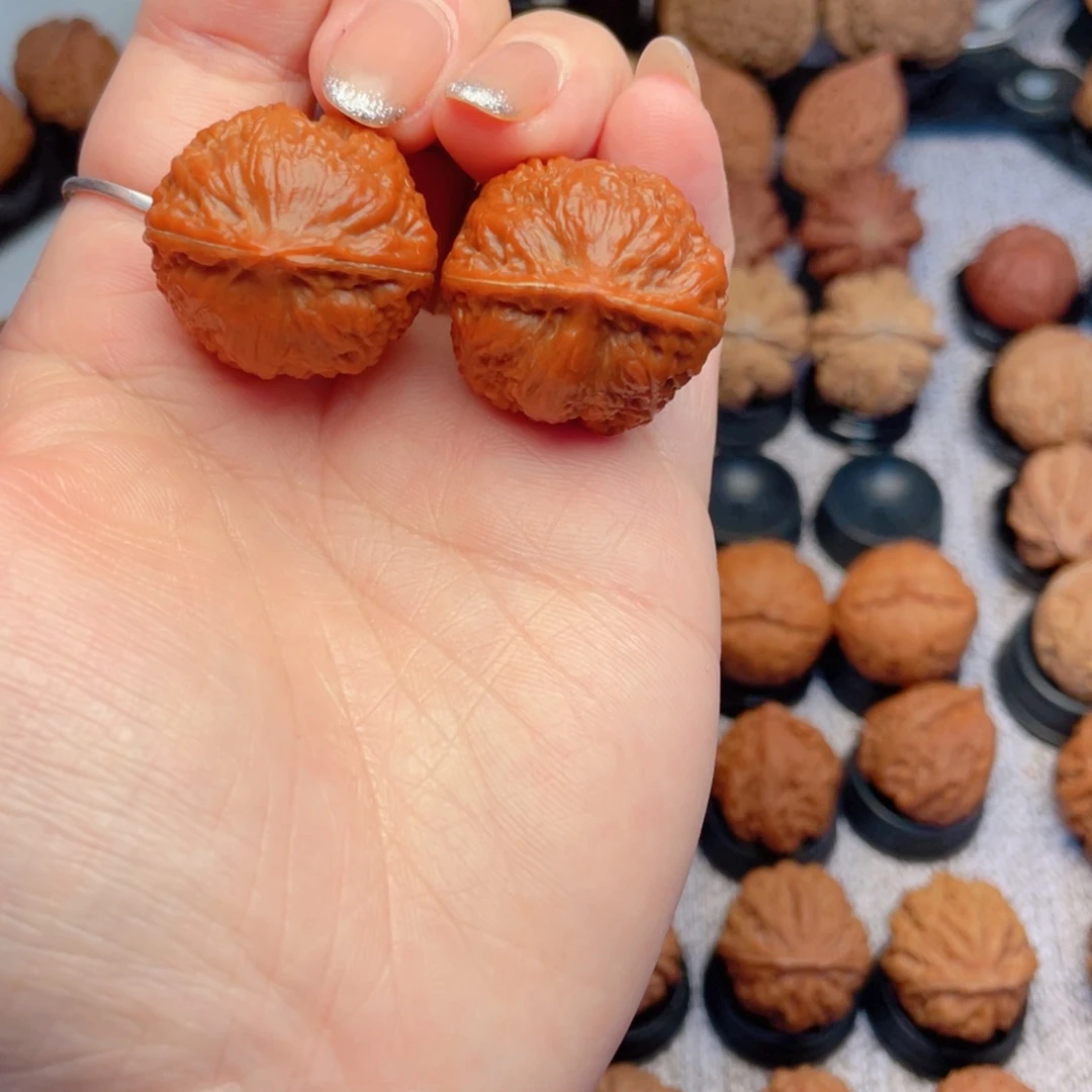 把件文玩核桃红皮金蝉