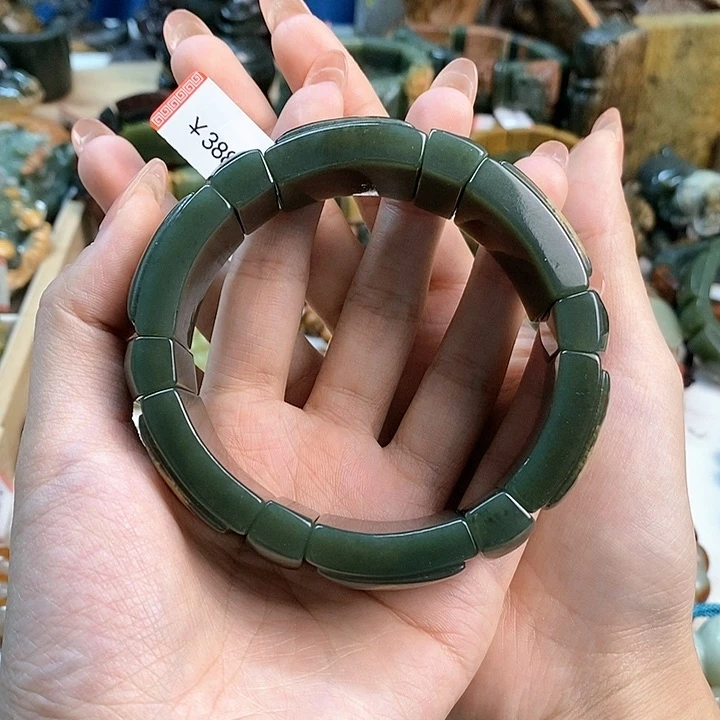 透闪石质玉手牌未镶嵌天***云