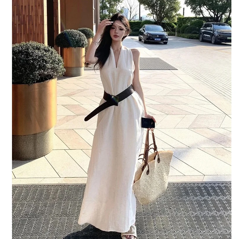 度假风白色v领挂脖无袖连衣裙女夏季收腰显瘦气质高级感背心长裙