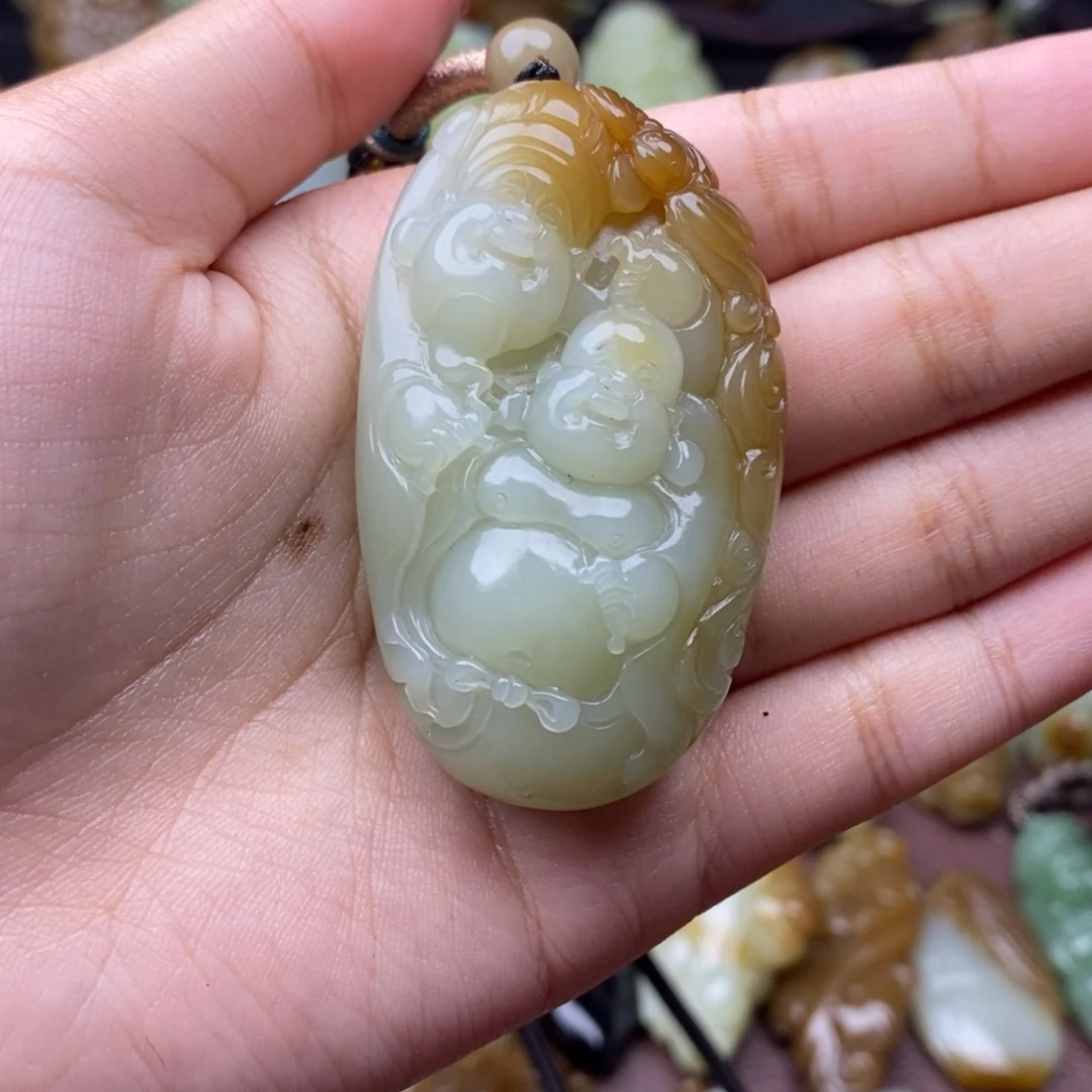 项链未镶嵌和田玉（糖玉）看***?