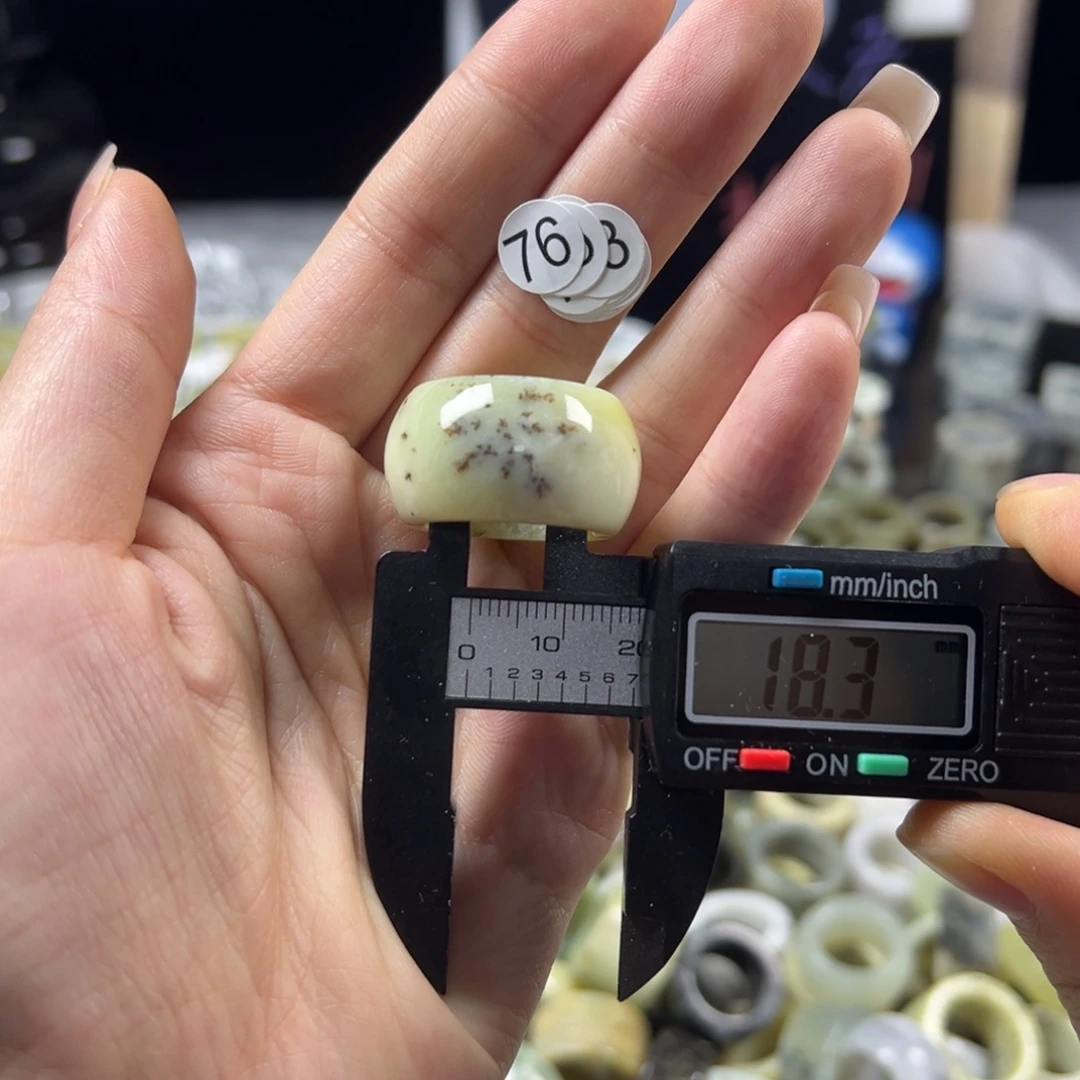 蛇纹石玉未镶嵌戒指