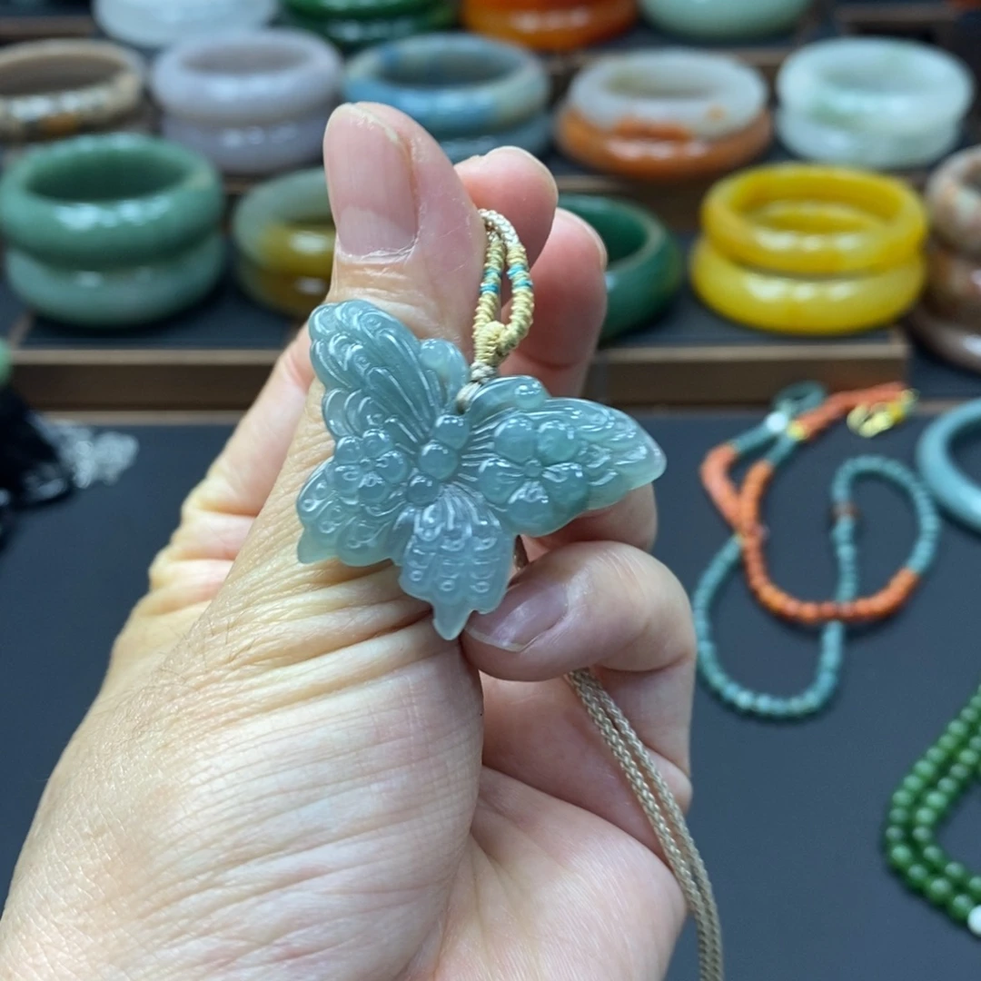 翡翠未镶嵌颈饰吊坠