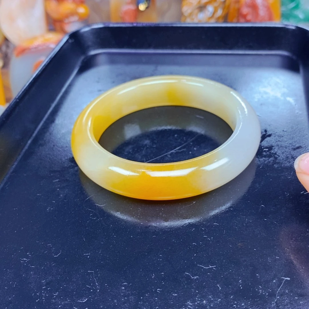 石英质玉（黄龙玉）未镶嵌颈饰