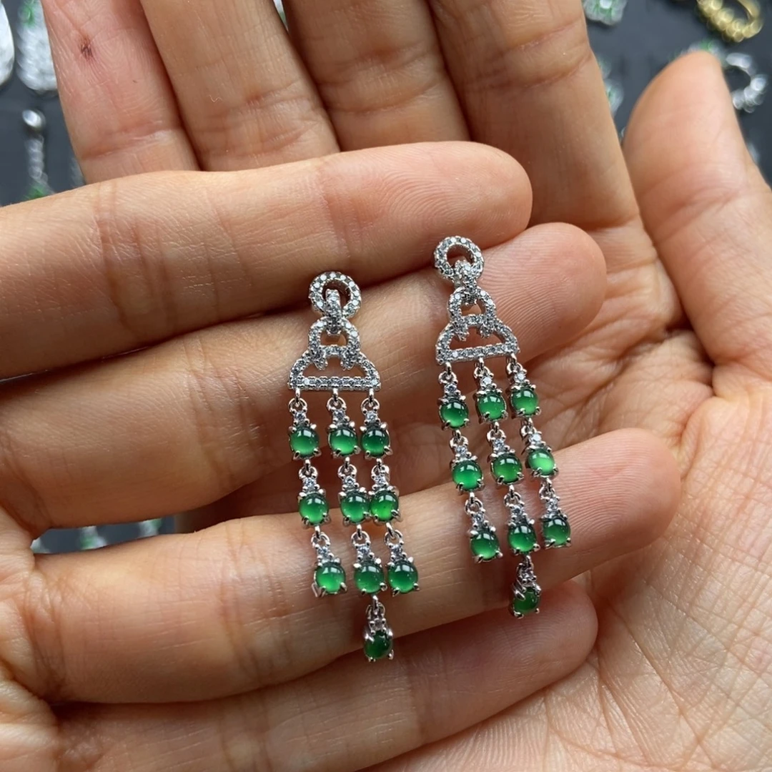谦***。银S925镶嵌翡翠耳饰