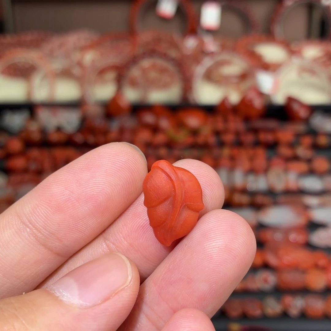 南红玛瑙未镶嵌颈饰金枝玉叶1