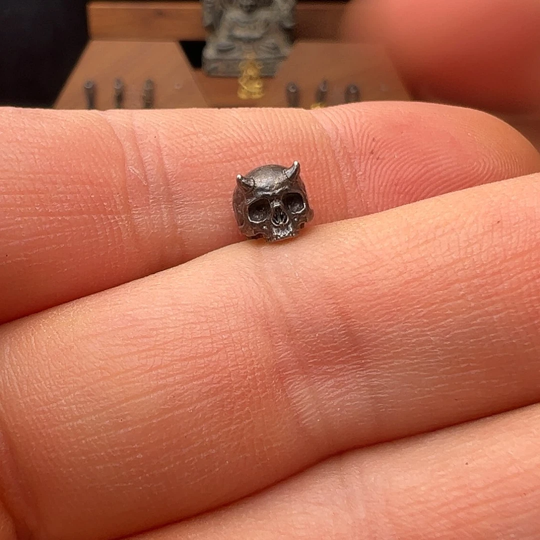 925银玻璃半颚犄角骷髅背云