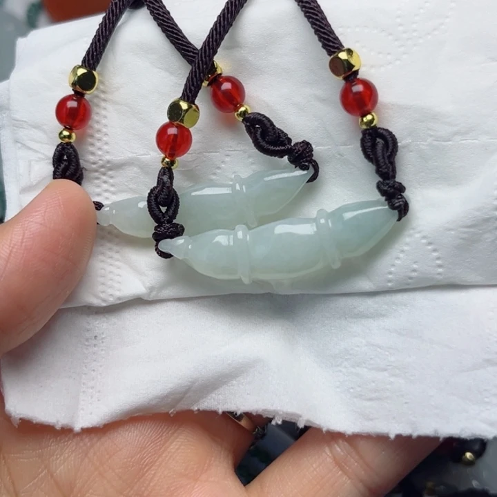 翡翠未镶嵌颈饰挂件