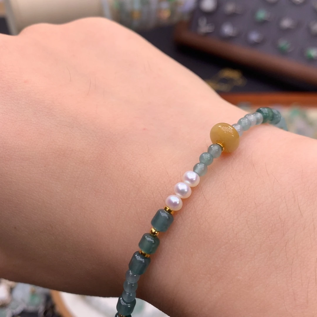 @***暖翡翠未镶嵌颈饰你是