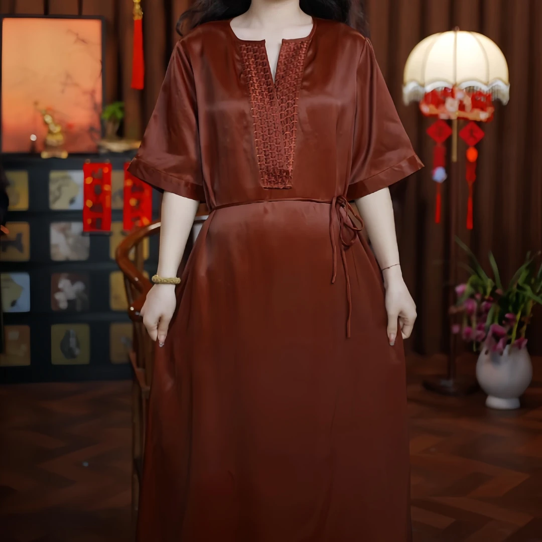 朝歌夜弦(红色)2026V领短袖老料女装新款刺绣连衣裙