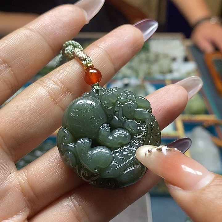 和田玉未镶嵌颈饰