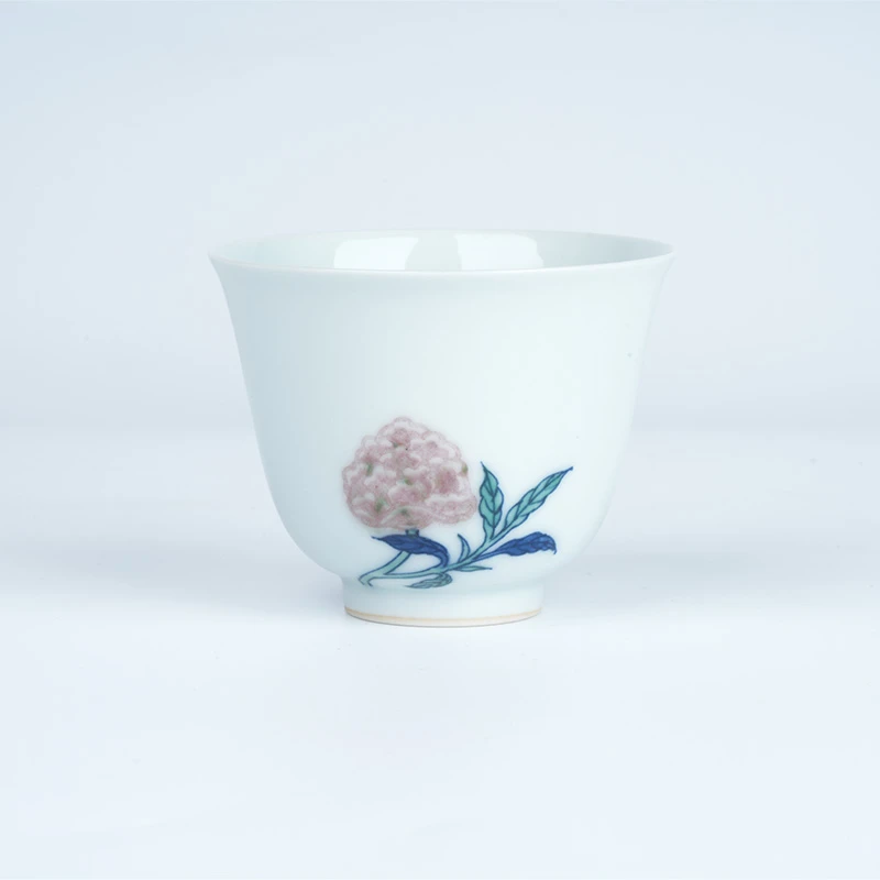 釉里红斗彩牡丹杯（微瑕）