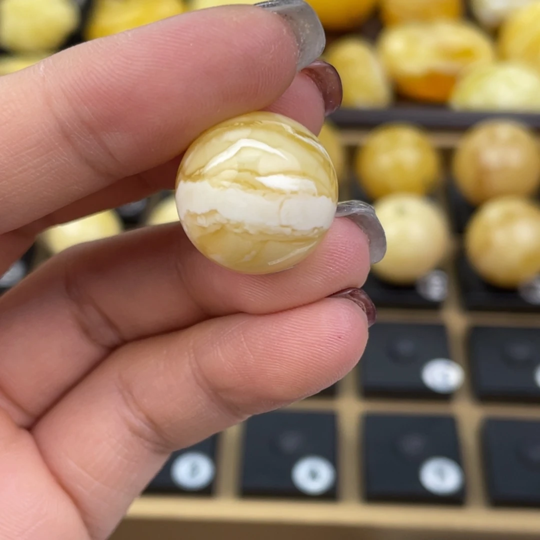 韭***子裸石琥珀未镶嵌微瑕186