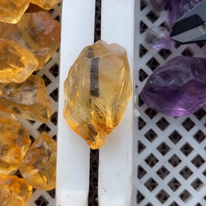 黄晶黄水晶原石1块，5x2.9x2.6未镶嵌