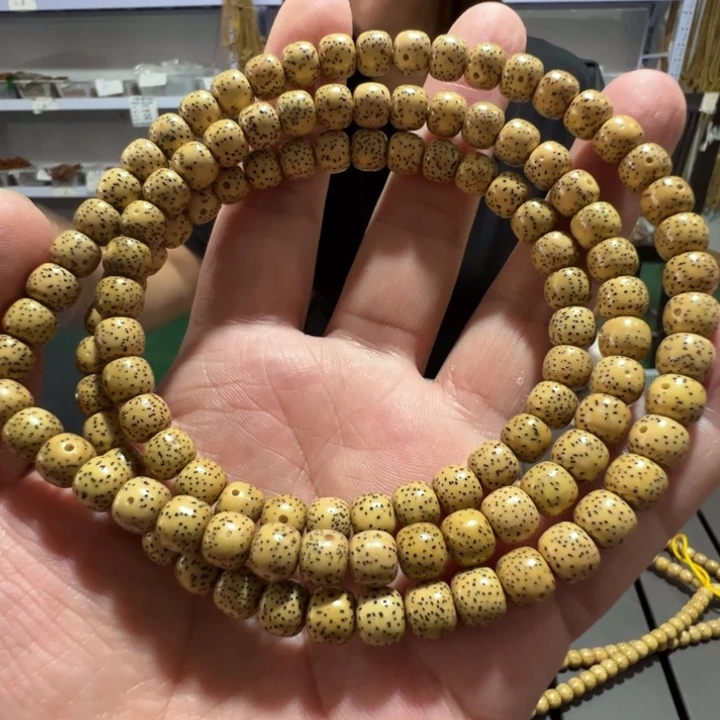 星月菩提手串鸡油黄8×7左右老型108颗
